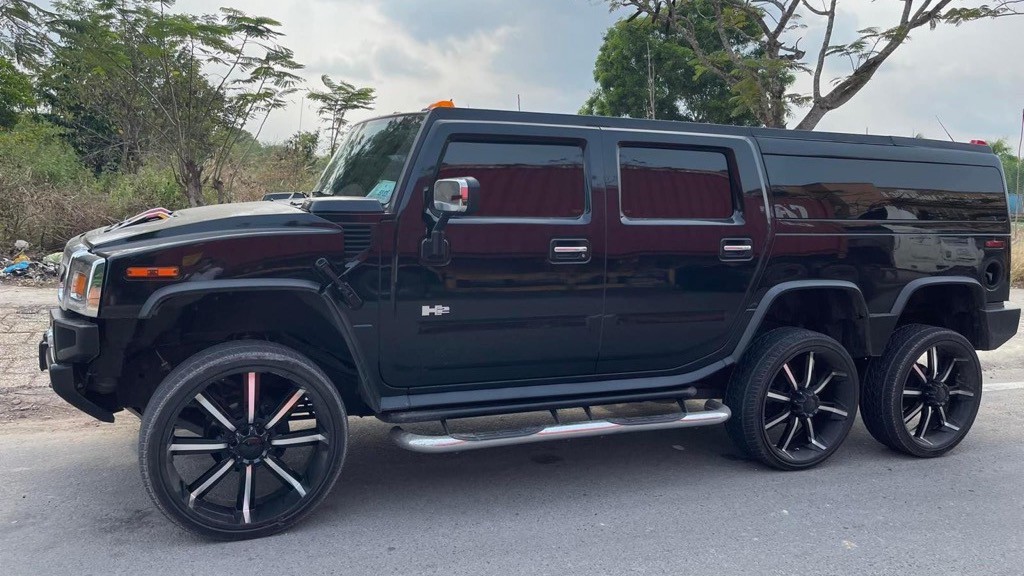 xedoisong_hummer_h2_do_6_banh_tai_viet_nam_1_bsvb.jpg