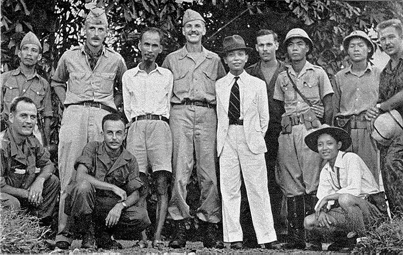 Ho_Chi_Minh_(third_from_left_standing)_and_the_OSS_in_1945.jpg