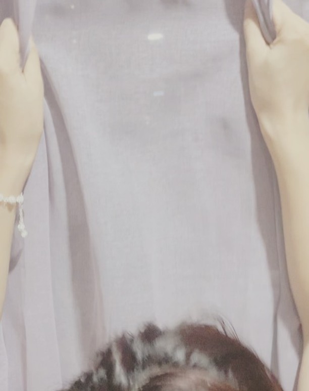 Sửa rèm, sửa ghế, lau kính... từ phòng khách ra tới cửa sổ, ai 'đảm đang' như em (1).jpg