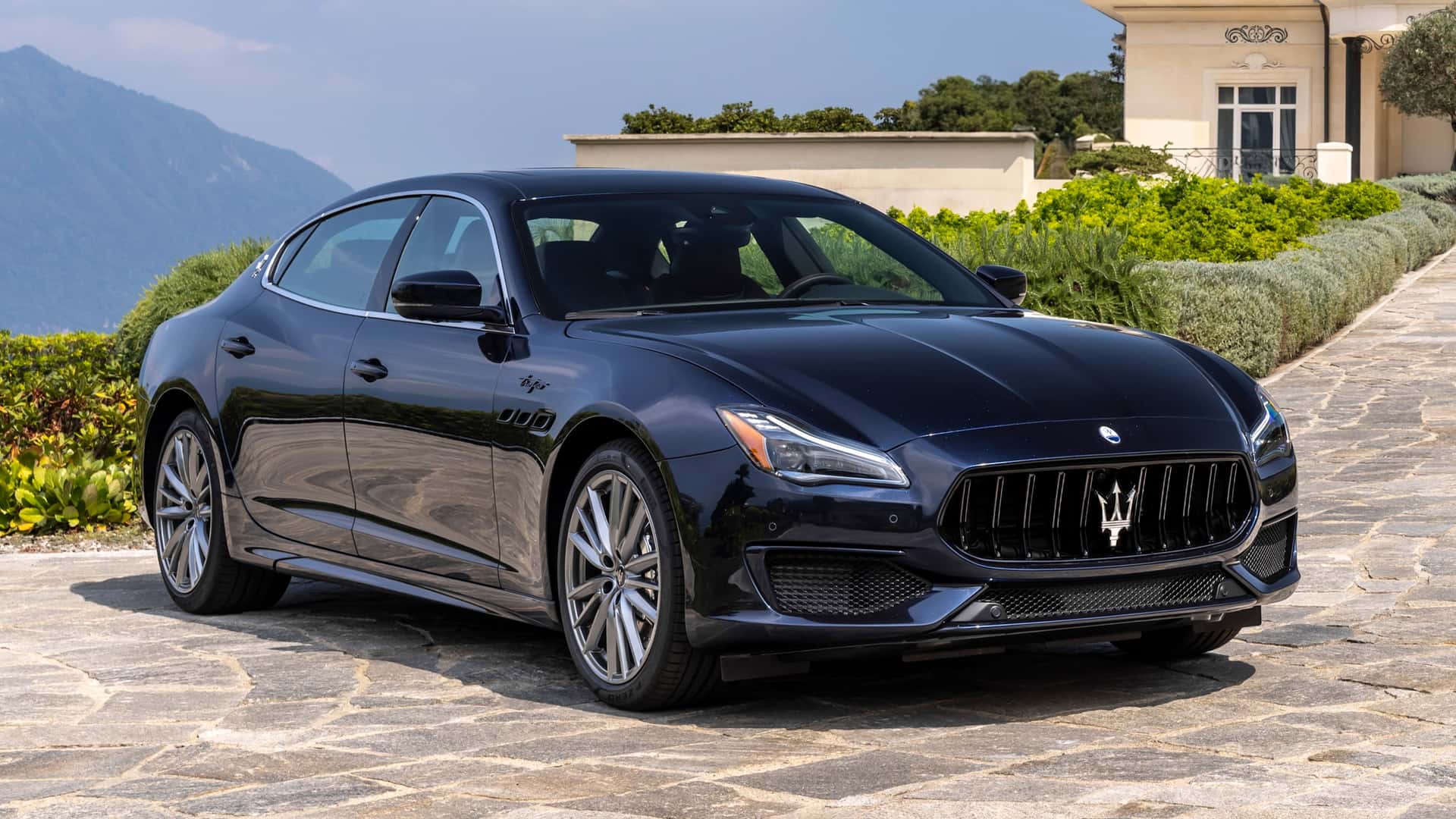 maserati-quattroporte-grand-finale-front-3-4-142609.jpg