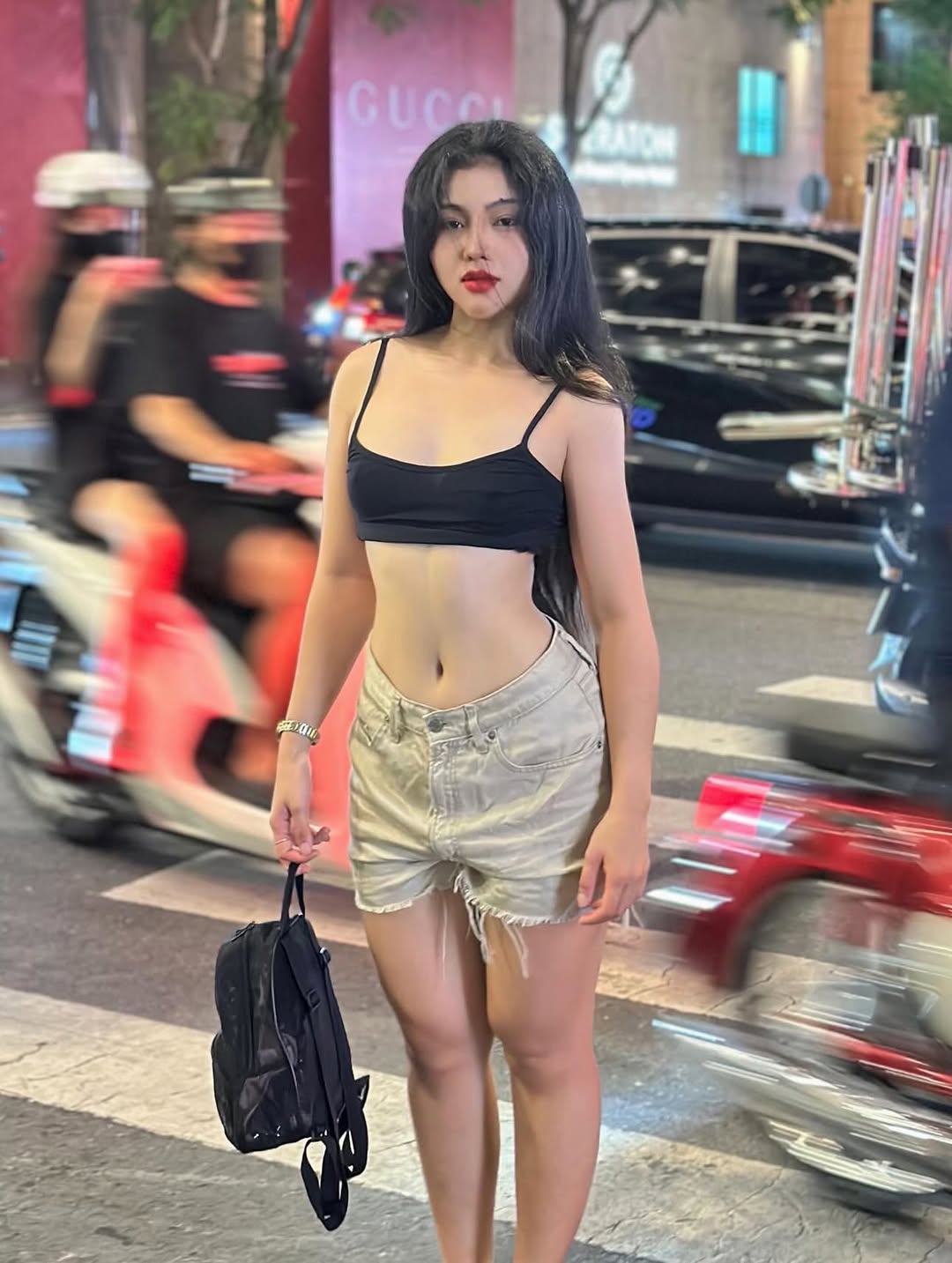 Bình thường đã nai, hôm nay ra đường thấy mình nai hơn bình thường..jpg