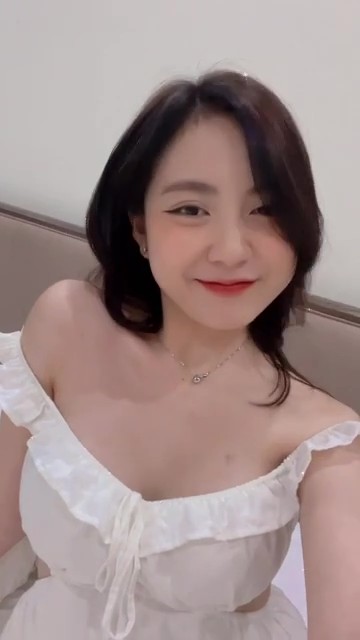 AA - frame at 0m2s.jpg